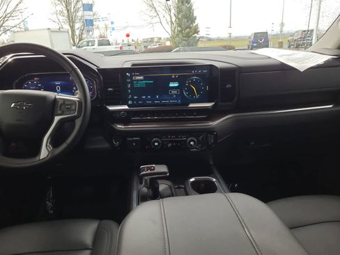 Used 2024 Chevrolet Silverado 1500 LT Trail Boss w/ Convenience Package II image 18