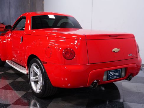 Used 2005 Chevrolet SSR image 9