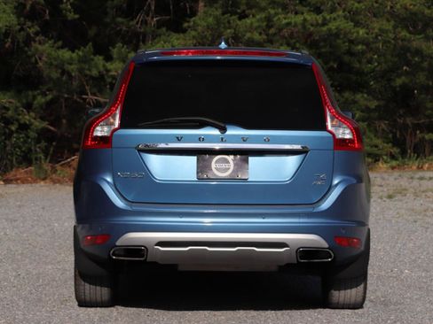 Used 2017 Volvo XC60 T6 Dynamic w/ Climate Package AWD/4WD image 4