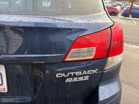 Used 2010 Subaru Outback 2.5i Premium image 9