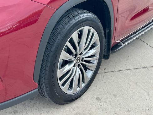 Used 2023 Toyota Highlander Platinum image 9