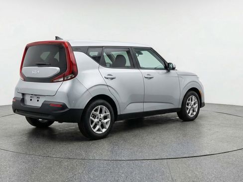 Used 2025 Kia Soul LX w/ LX Technology Package image 9
