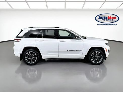 Used 2022 Jeep Grand Cherokee Overland w/ Advanced Protech Group III AWD/4WD image 10