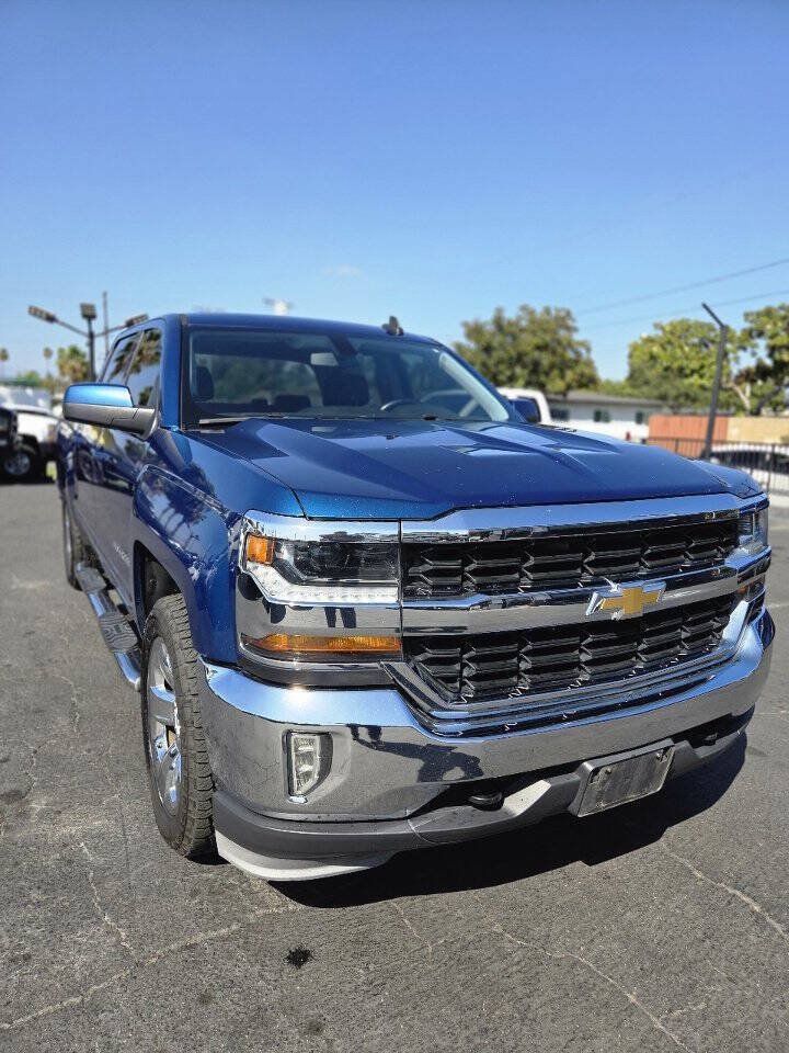 Used 2018 Chevrolet Silverado 1500 LT w/ LT Eassist Package AWD/4WD image 4