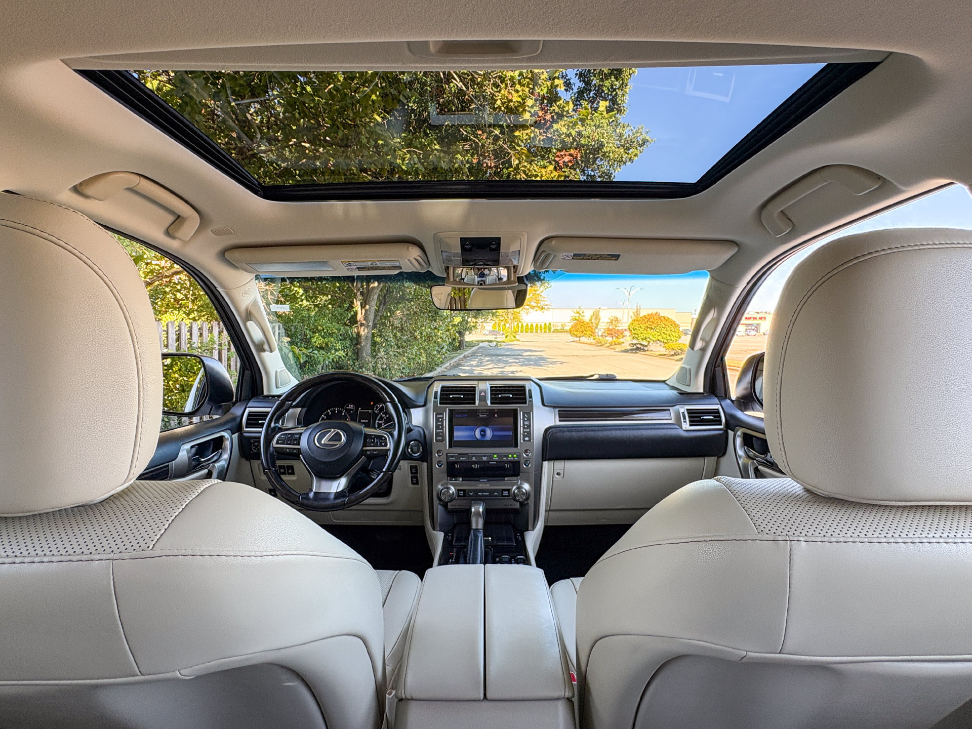 Used 2021 Lexus GX 460 Premium w/ Premium Package AWD/4WD image 2