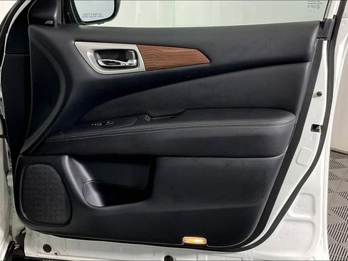 Used 2019 Nissan Pathfinder Platinum image 26
