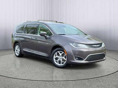 Used 2020 Chrysler Pacifica Touring-L w/ Tire & Wheel Group FWD image 1