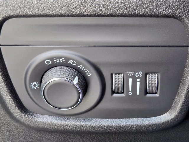 New 2027 Jeep Grand Cherokee Altitude RWD image 25