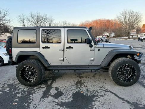 Used 2015 Jeep Wrangler Unlimited Sport image 9