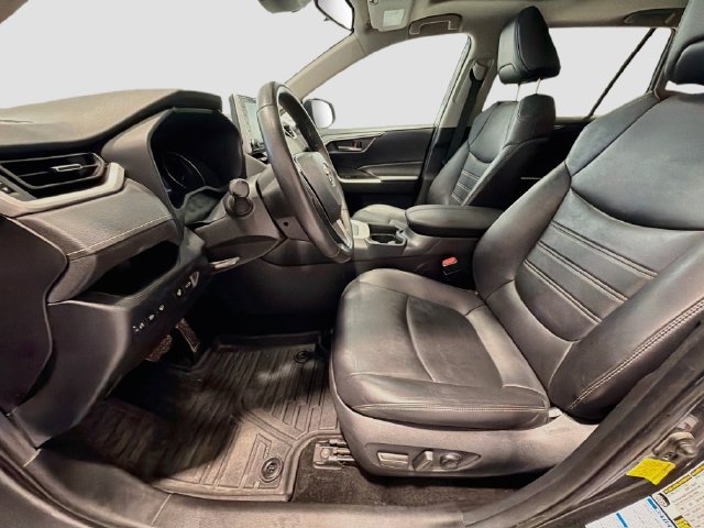 Used 2021 Toyota RAV4 XLE Premium AWD/4WD image 17