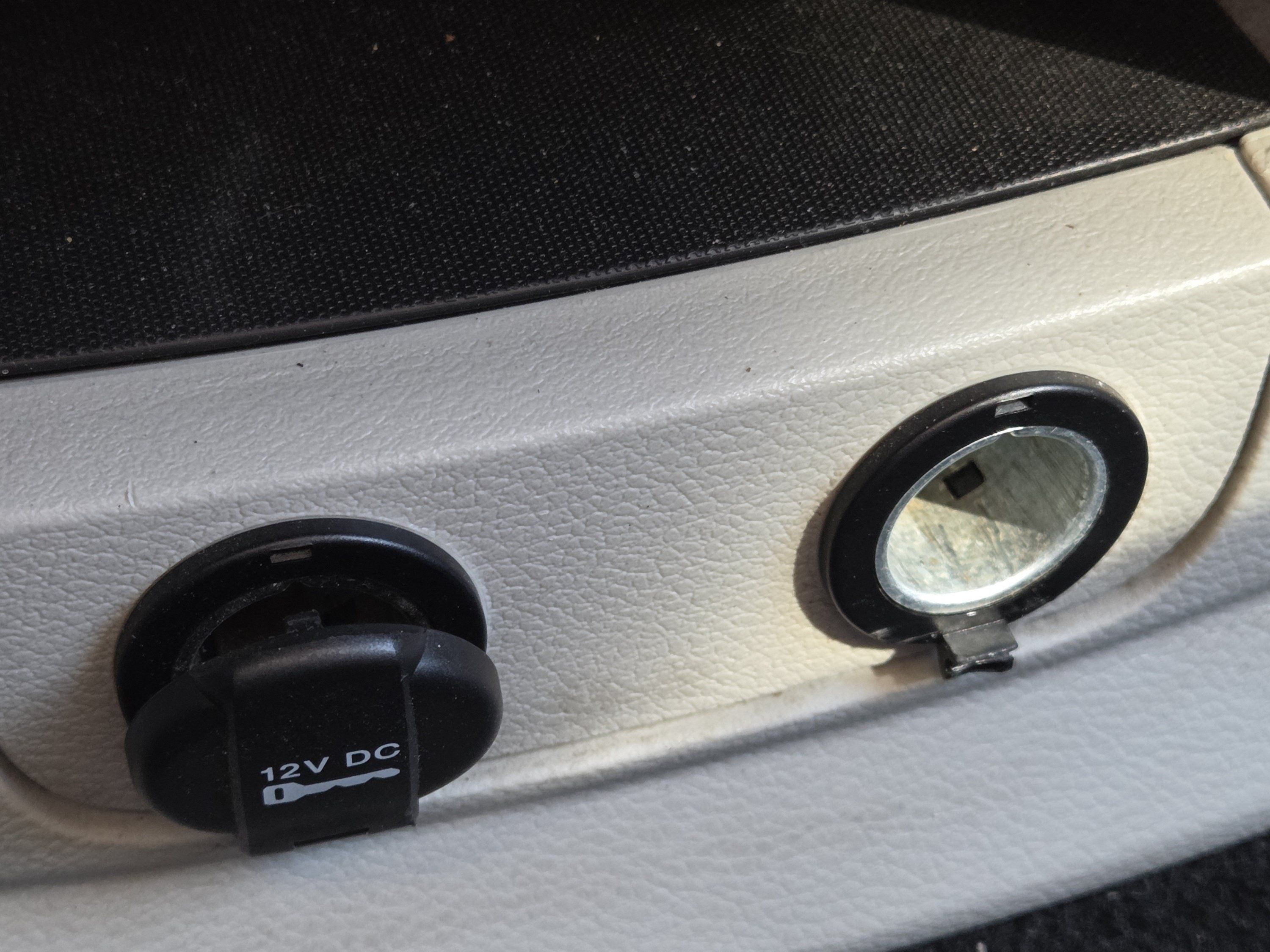 Used 2015 Chrysler Town & Country Touring FWD image 35