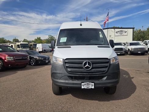 Used 2024 Mercedes-Benz Sprinter 2500 image 3