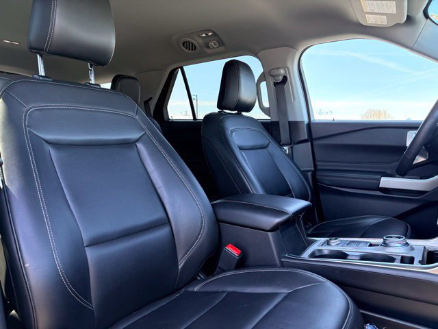 Used 2023 Ford Explorer XLT w/ Equipment Group 202A AWD/4WD image 9