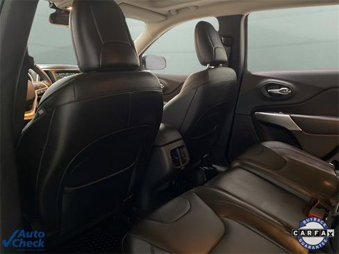 Used 2017 Jeep Cherokee Overland w/ Technology Group image 64