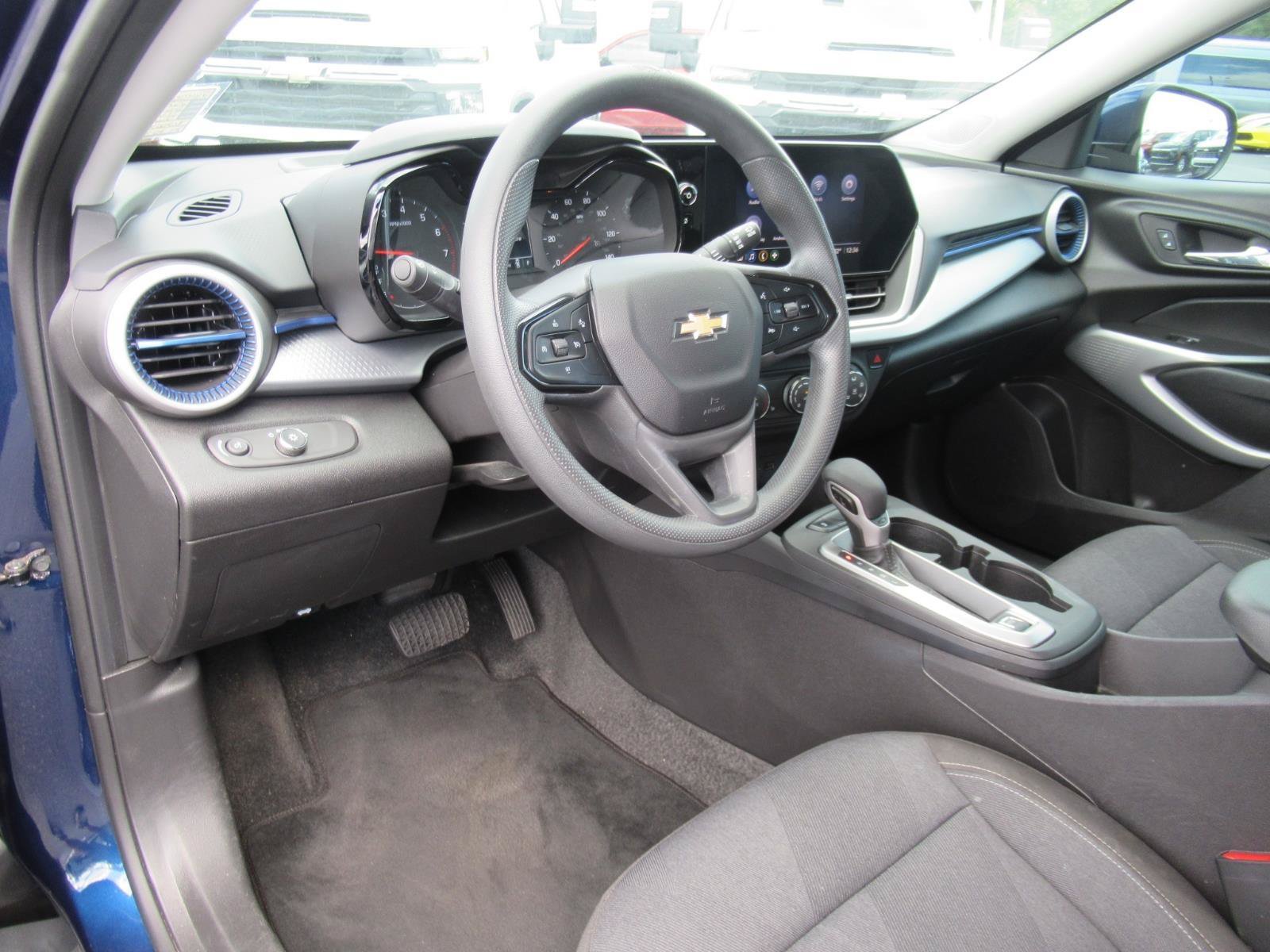 Certified 2024 Chevrolet Trax LS w/ LS Convenience Package FWD image 18