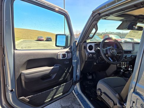 New 2026 Jeep Gladiator Sport AWD/4WD image 10