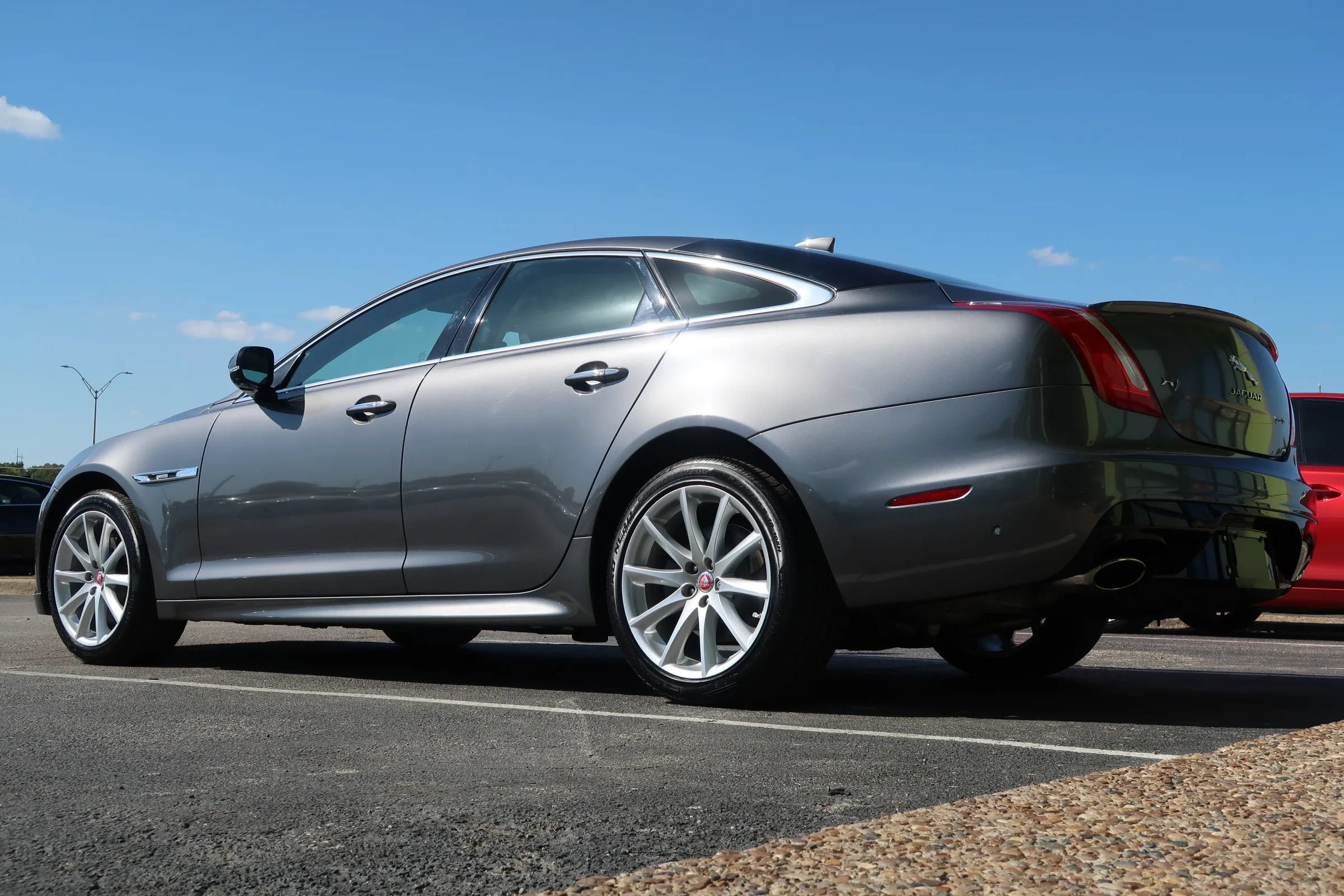 Used 2019 Jaguar XJ R-Sport RWD image 11