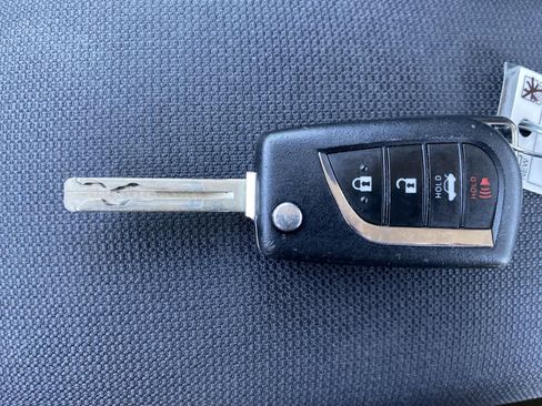 Used 2024 Toyota Corolla LE FWD image 33