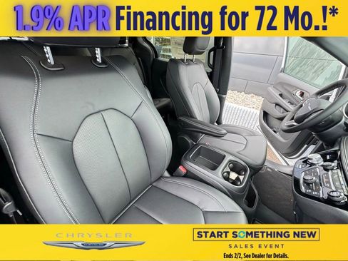New 2026 Chrysler Pacifica Select image 26