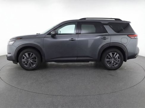 Used 2024 Nissan Pathfinder SV image 5
