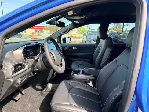 New 2026 Chrysler Pacifica Select FWD image 21