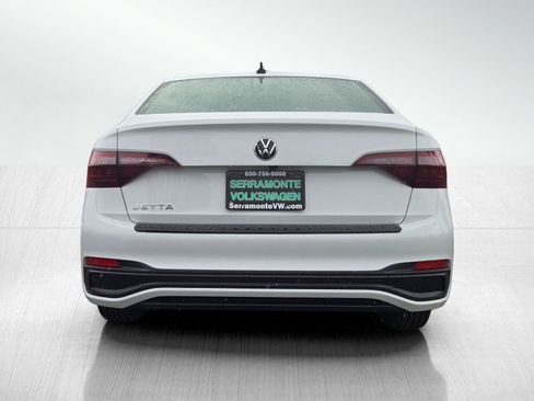 Used 2024 Volkswagen Jetta Sport image 5