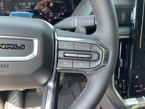 New 2026 GMC Yukon Denali w/ Denali Reserve Package AWD/4WD image 17