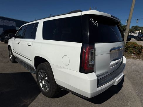 Used 2020 GMC Yukon XL Denali image 3