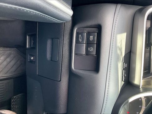 Used 2023 Toyota Highlander XLE image 34