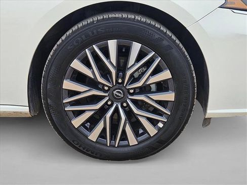 Used 2025 Nissan Altima 2.5 SV image 24