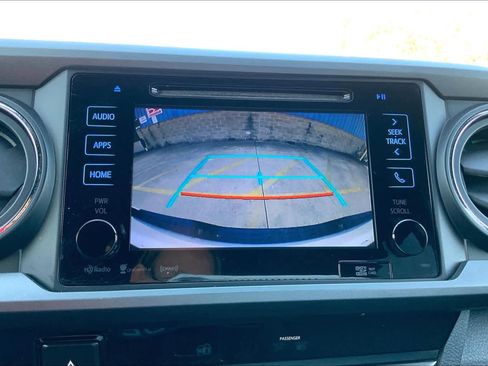 Used 2016 Toyota Tacoma TRD Sport w/ Towing Package image 28