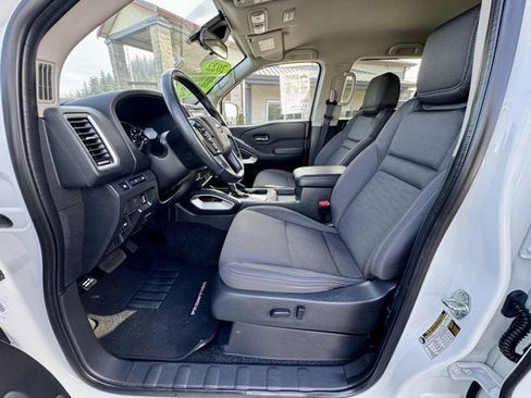 Used 2022 Nissan Frontier SV w/ Technology Package image 9