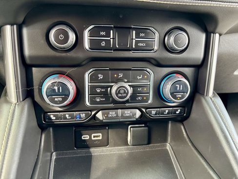 Used 2023 Chevrolet Suburban Premier image 36