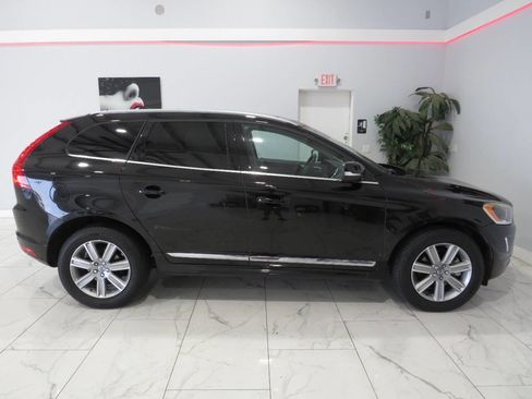 Used 2017 Volvo XC60 T5 Inscription w/ Preferred Option Package FWD image 2