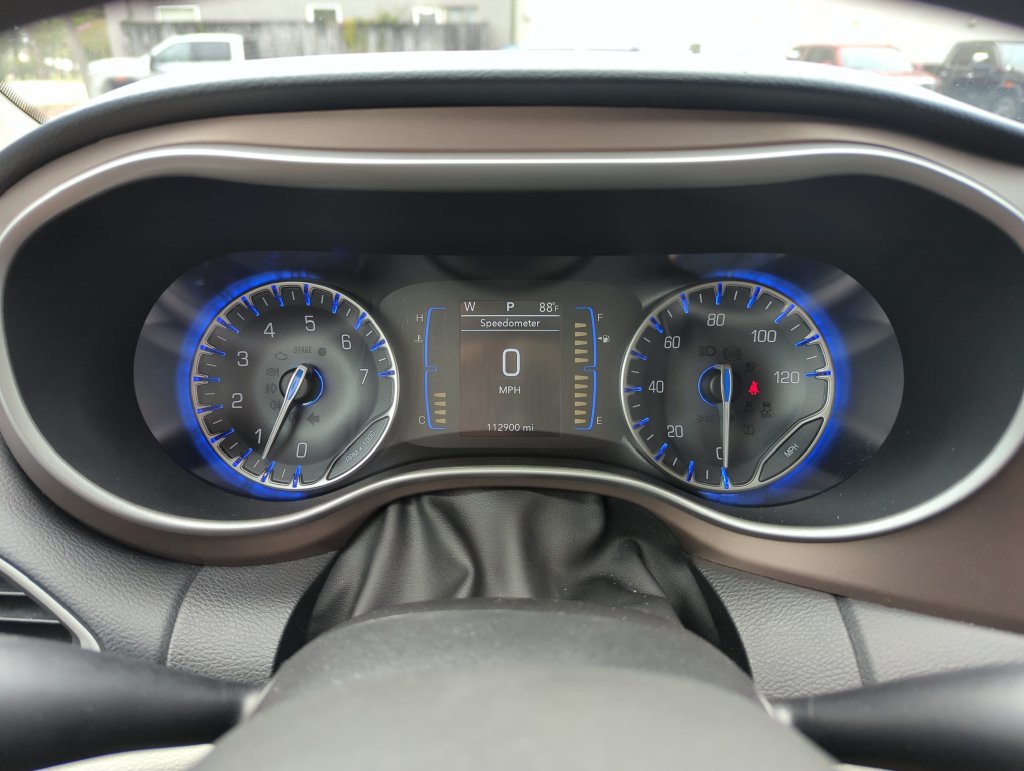 Used 2018 Chrysler Pacifica L FWD image 35