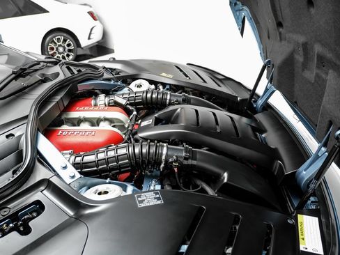 Used 2025 Ferrari Purosangue AWD/4WD image 60