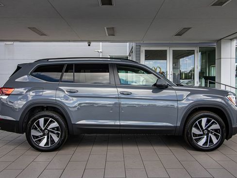New 2026 Volkswagen Atlas SE FWD image 3