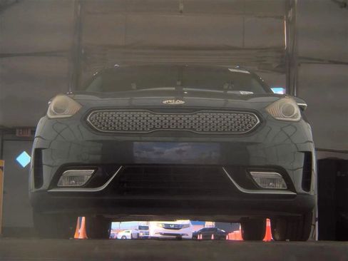 Used 2018 Kia Niro EX w/ Option Group 020 FWD image 3