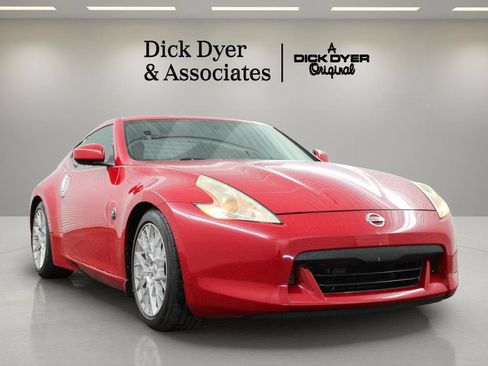 Used 2009 Nissan 370Z Touring RWD image 1