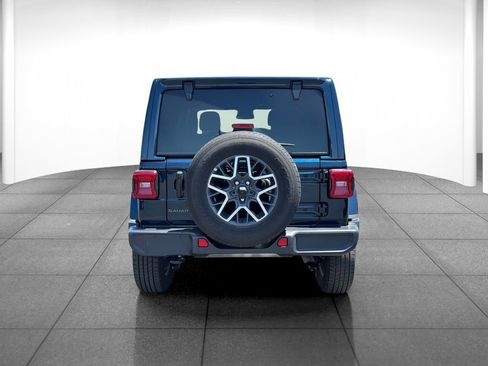 Used 2025 Jeep Wrangler Unlimited Sahara AWD/4WD image 6