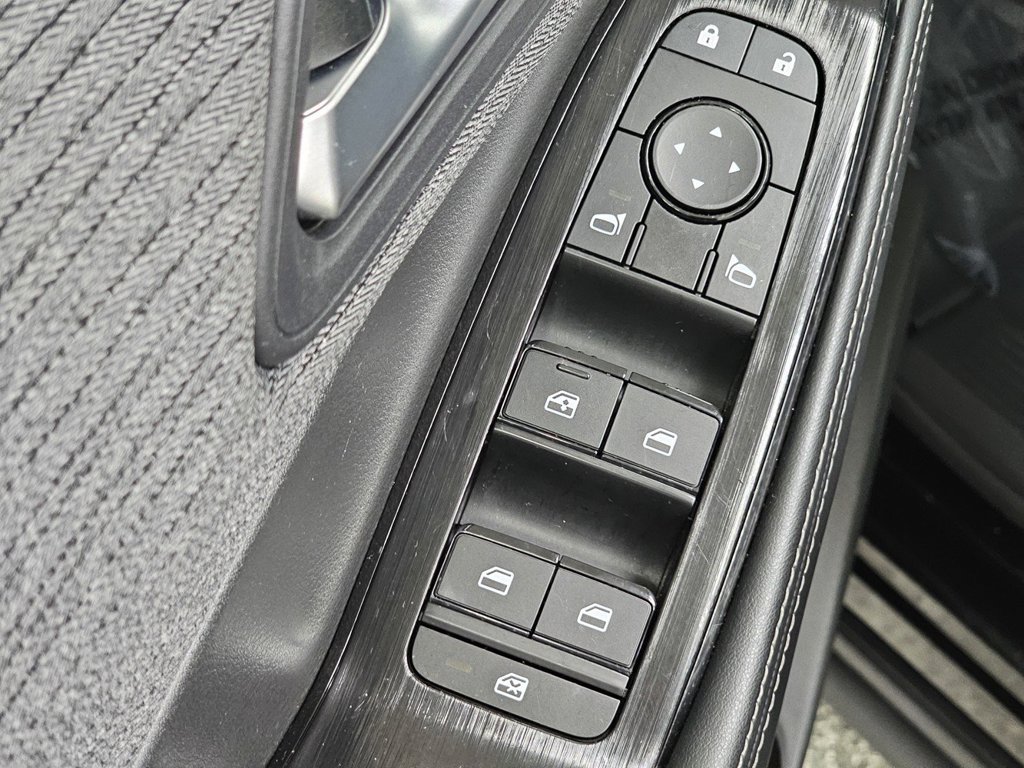 Used 2023 Nissan Rogue SV AWD/4WD image 30