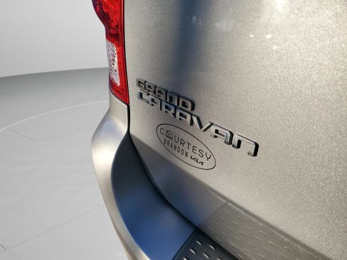 Used 2020 Dodge Grand Caravan SXT image 26