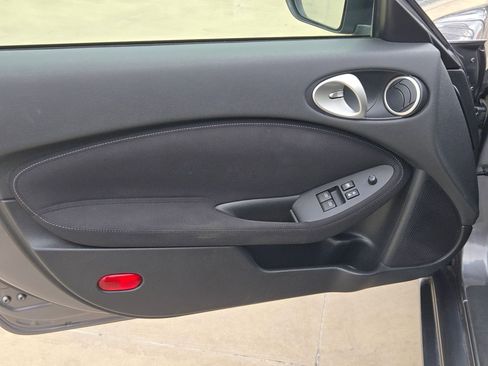 Used 2016 Nissan 370Z Coupe image 11