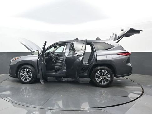 Used 2022 Toyota Highlander XLE image 35