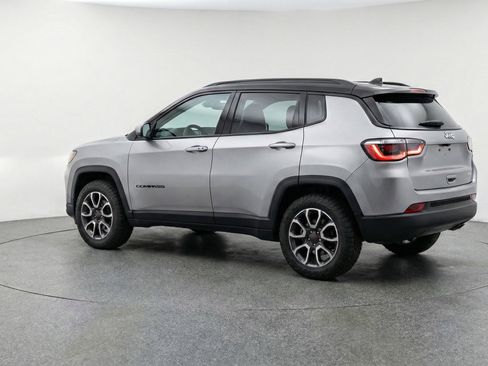Used 2025 Jeep Compass Trailhawk AWD/4WD image 6