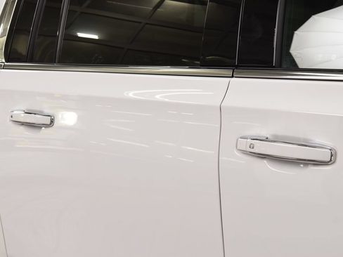 Used 2024 GMC Yukon XL Denali AWD/4WD image 19