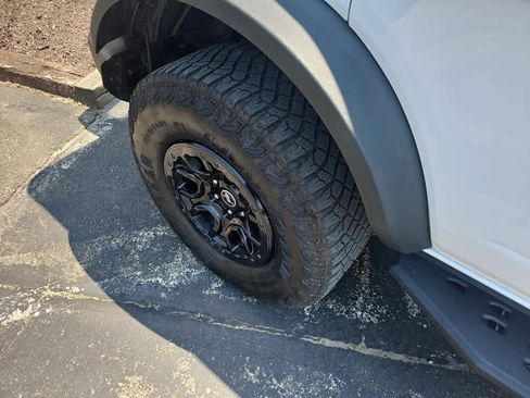 Used 2023 Ford Bronco Wildtrak image 6