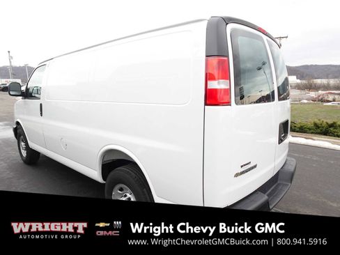 Used 2025 Chevrolet Express 3500 w/ Driver Convenience Package image 5