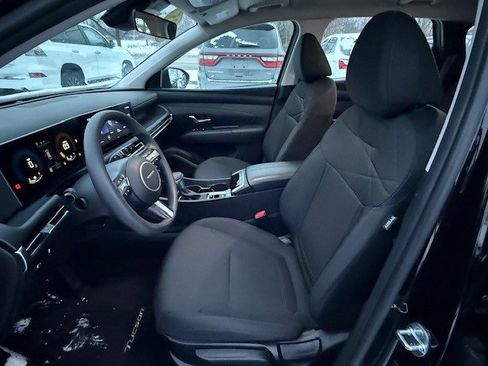 Certified 2025 Hyundai Tucson SE image 13