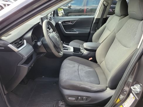 Used 2022 Toyota RAV4 XLE image 21